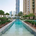 Classy Home In Dubai Center