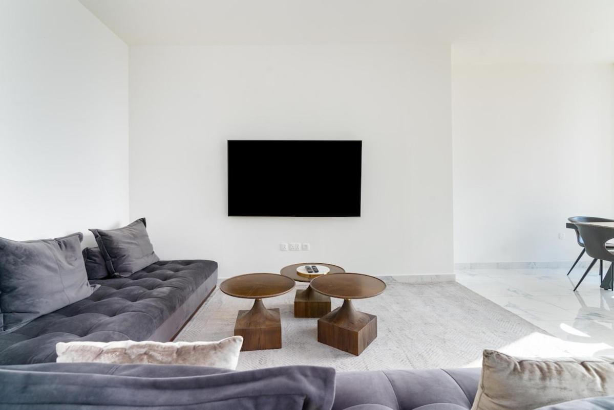 Classy In Center Apartment *